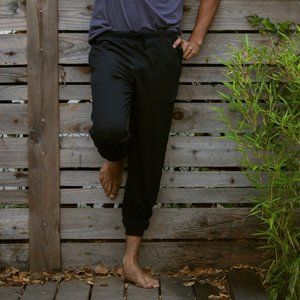 MAJAMAS mens casual joggers / jogger pants / black
